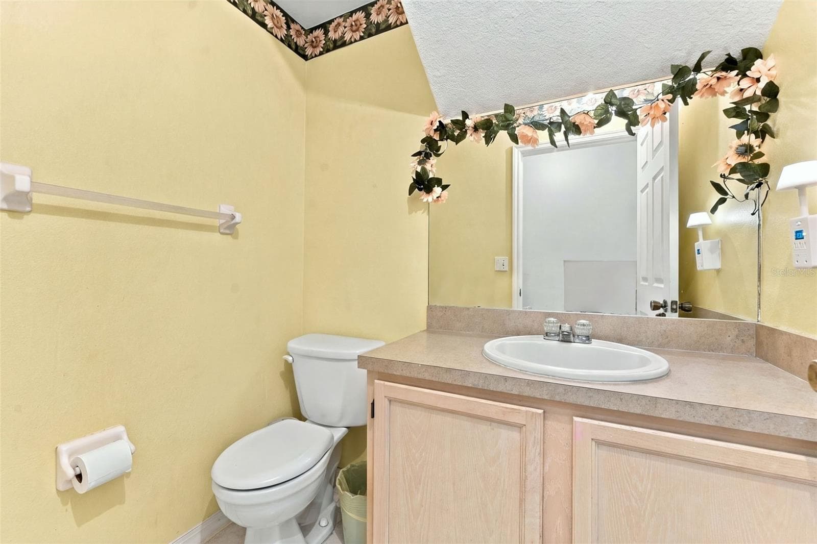 Townhouse at 349 KENSINGTON LAKE CIR, BRANDON, photo 19 of 34