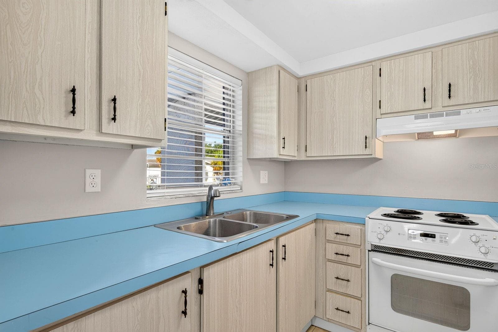 Condominium at 4516 3RD STREET CIR W #533, BRADENTON, photo 9 of 49