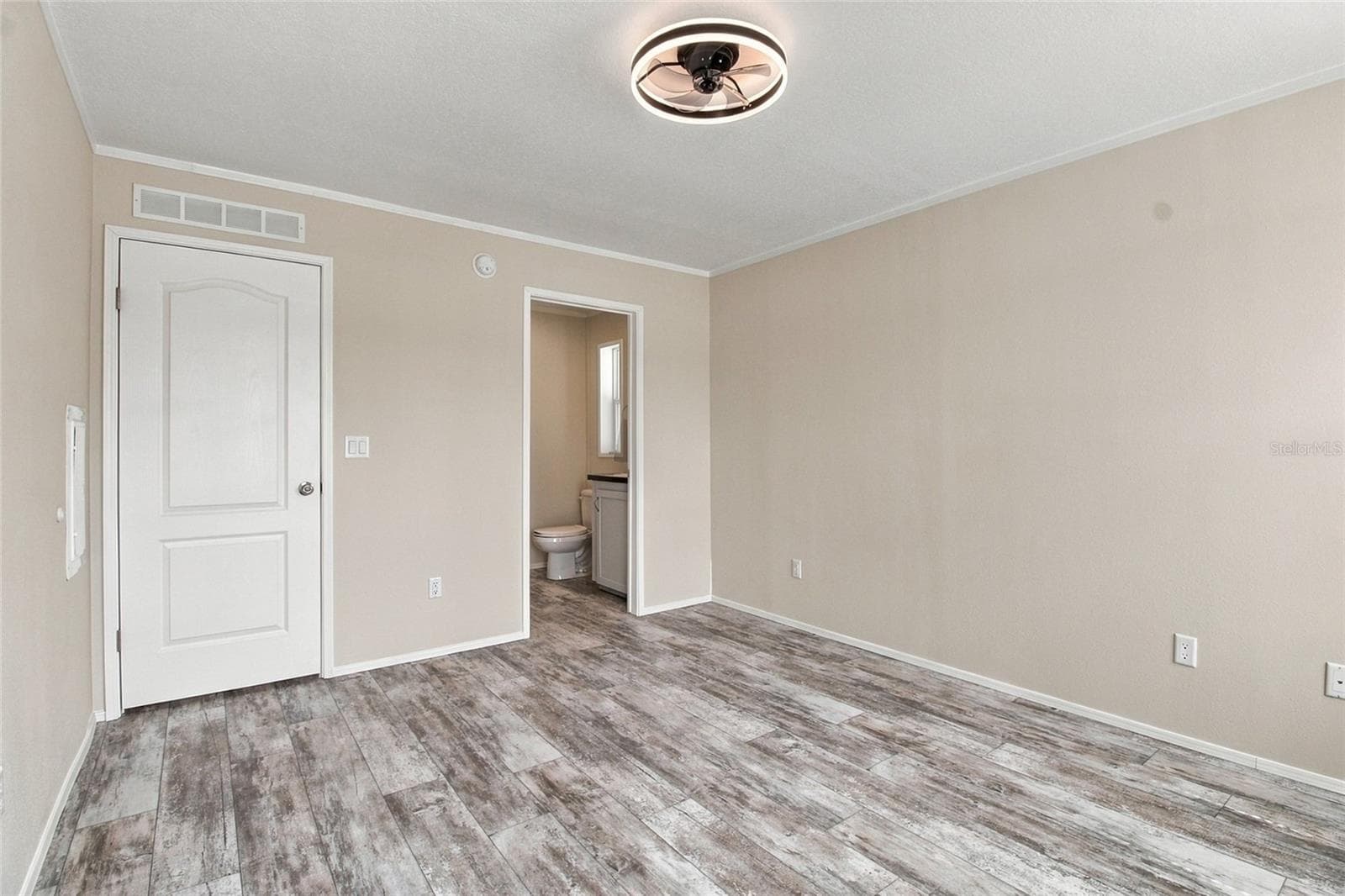 Primary Bedroom with Ensuite Bath - 18675 U.S. HIGHWAY 19 N. #349, CLEARWATER