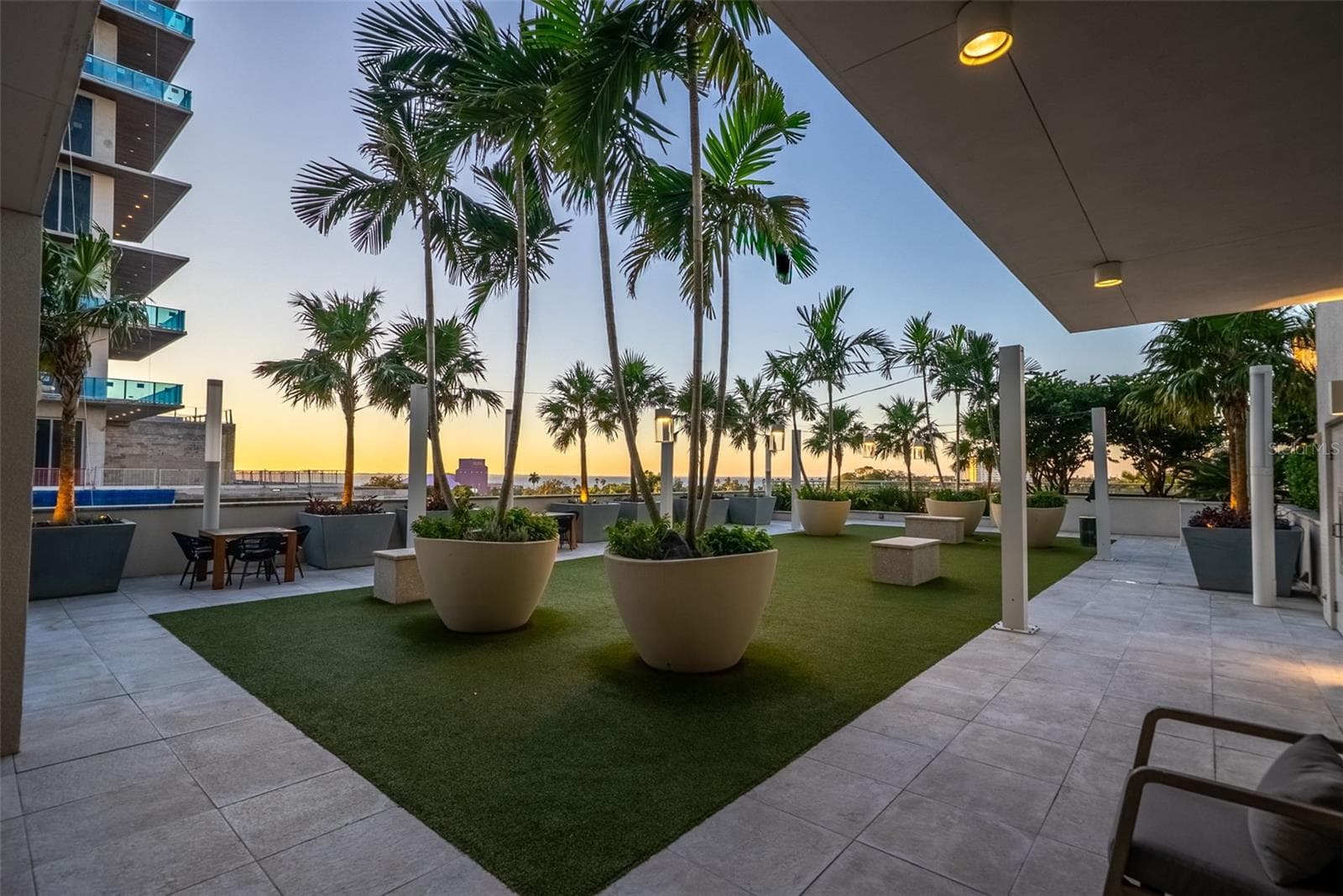 Fifth Level Resident Tropical Dog Park - 540 N TAMIAMI TRL #1604, SARASOTA