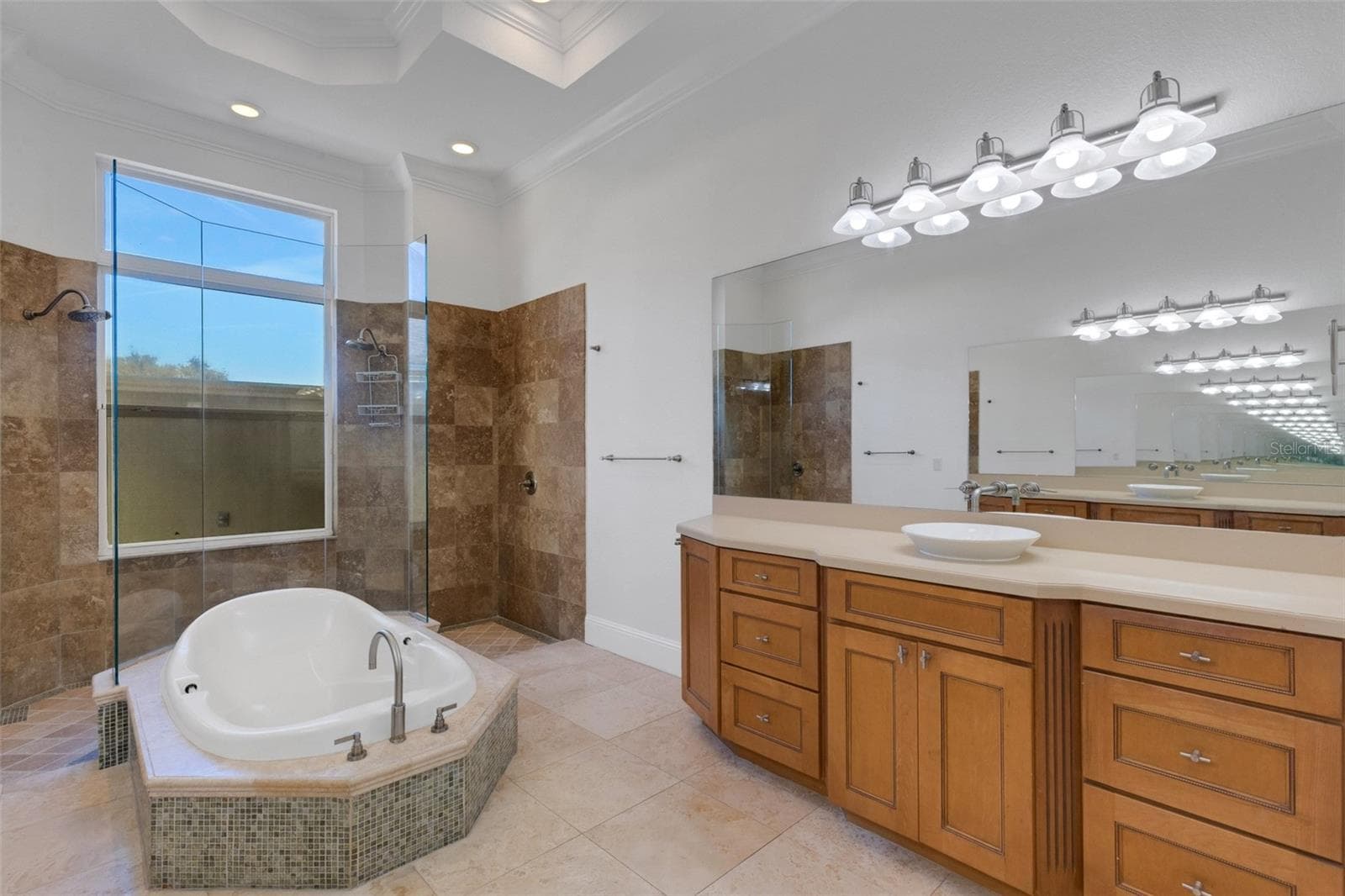 a floating tub and oversized walkin shower. - 6562 EAGLE VIEW LOOP, LAKELAND