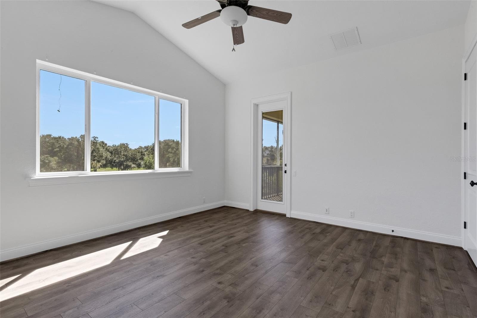 and also has a door that leads to the balcony area. - 6562 EAGLE VIEW LOOP, LAKELAND