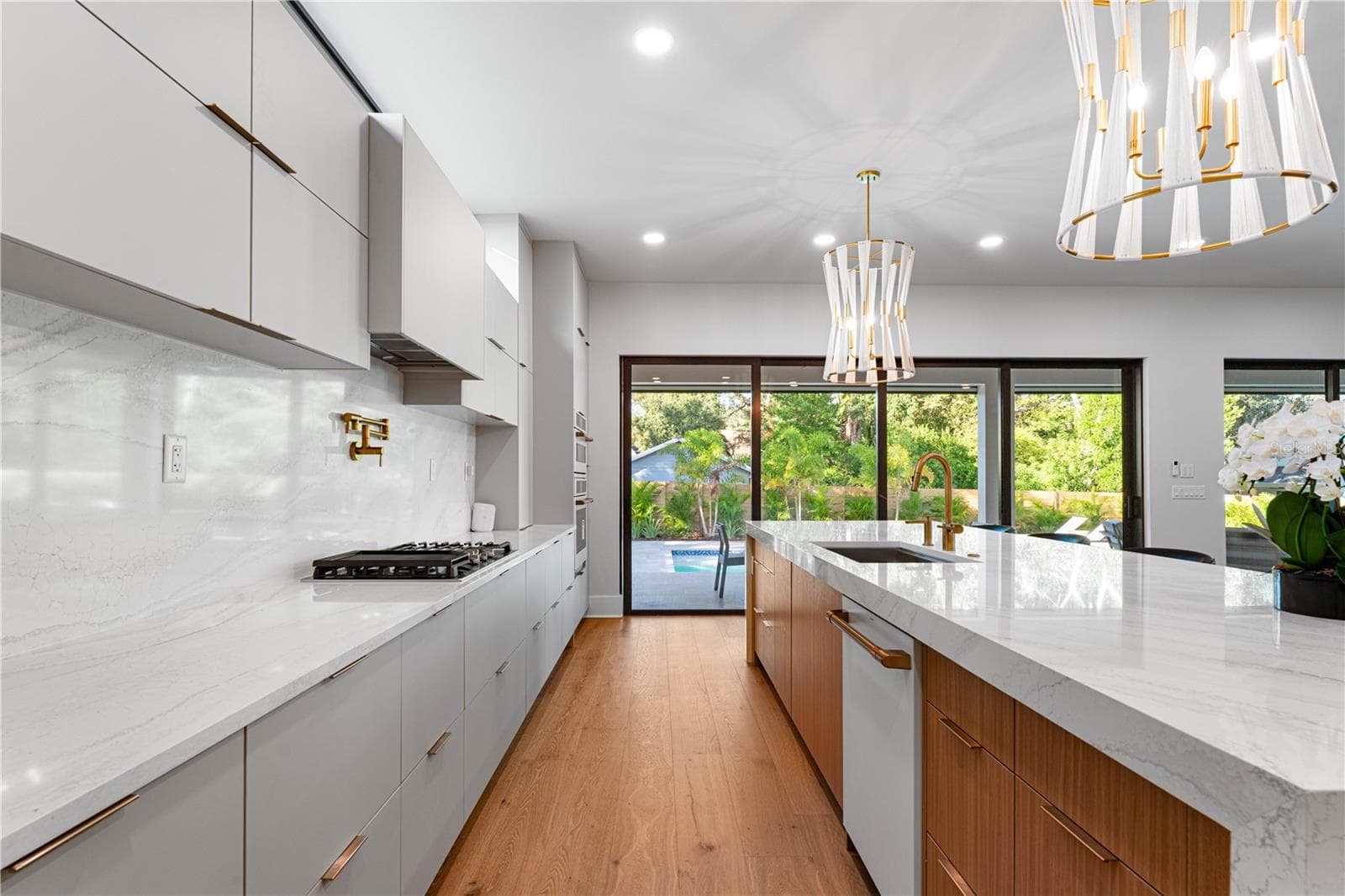 Single Family Residence at 1009 W CORAL ST, TAMPA, photo 5 of 23
