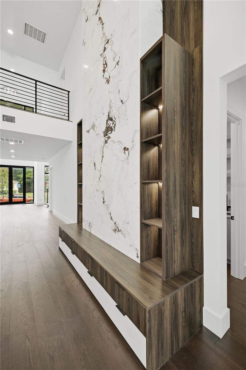 Single Family Residence at 1009 W CORAL ST, TAMPA, photo 9 of 23