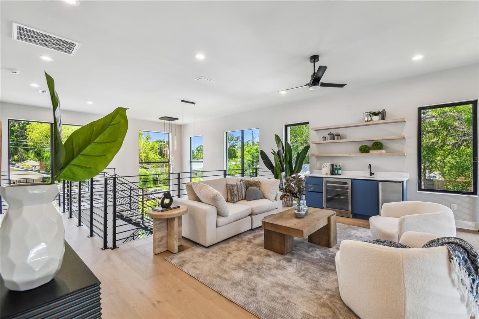 Single Family Residence at 1009 W CORAL ST, TAMPA, photo 6 of 23