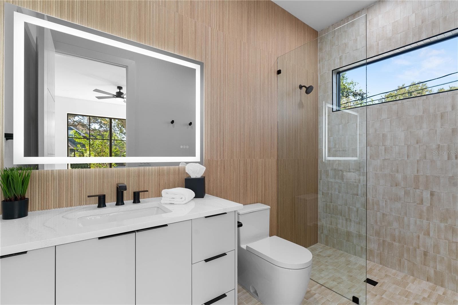 Single Family Residence at 1009 W CORAL ST, TAMPA, photo 7 of 23