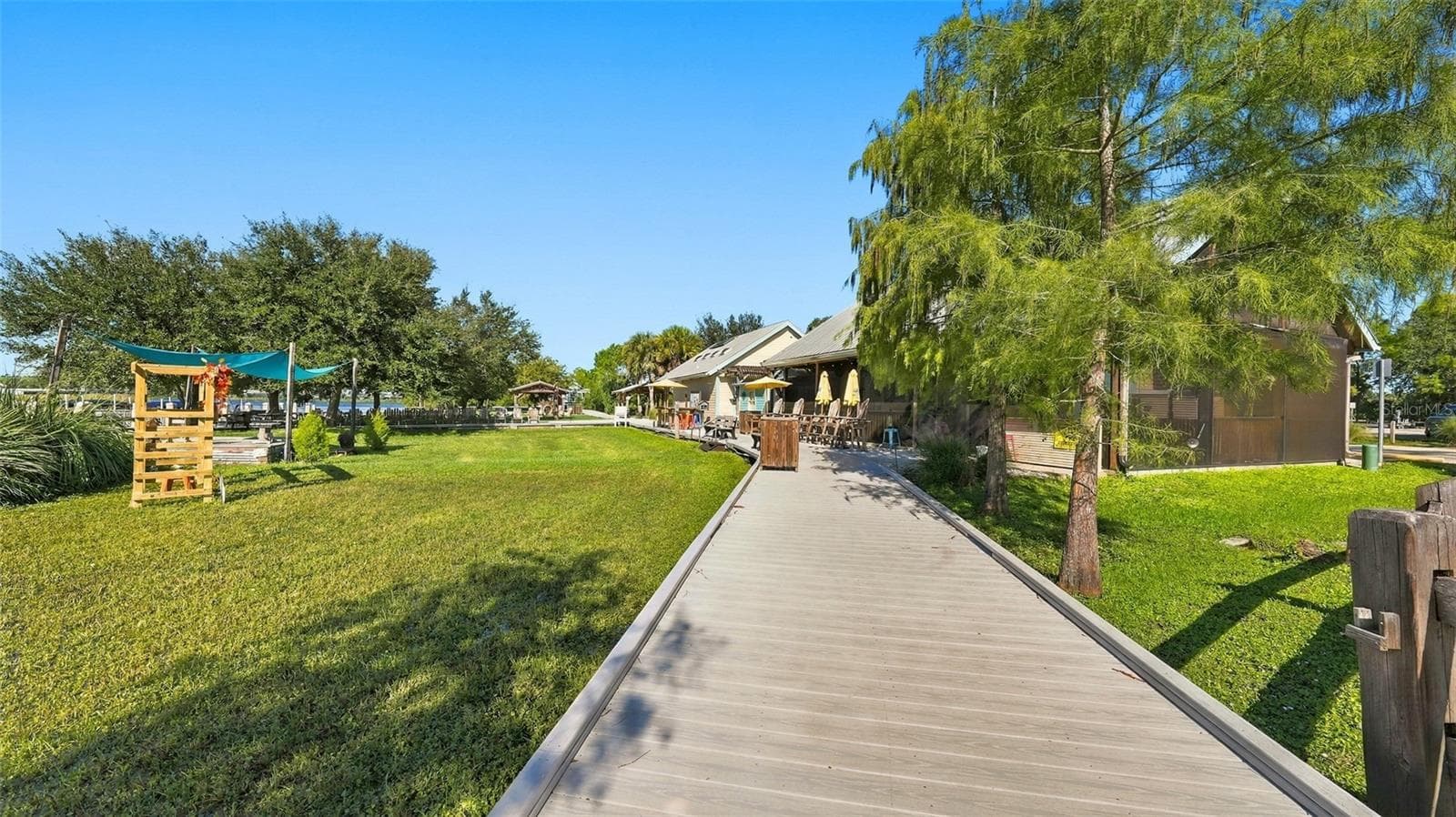Rental cottages - 6618 68TH ST E, BRADENTON