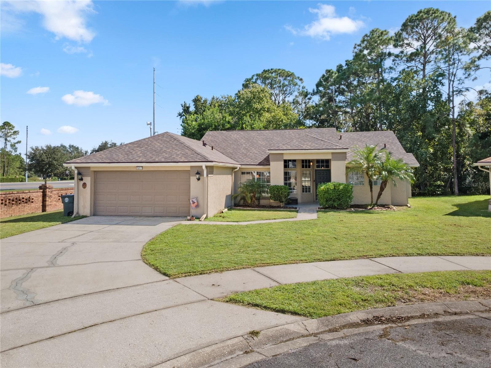 Single Family Residence at 1017 EAGENS CREEK CT, OVIEDO, photo 2 of 32