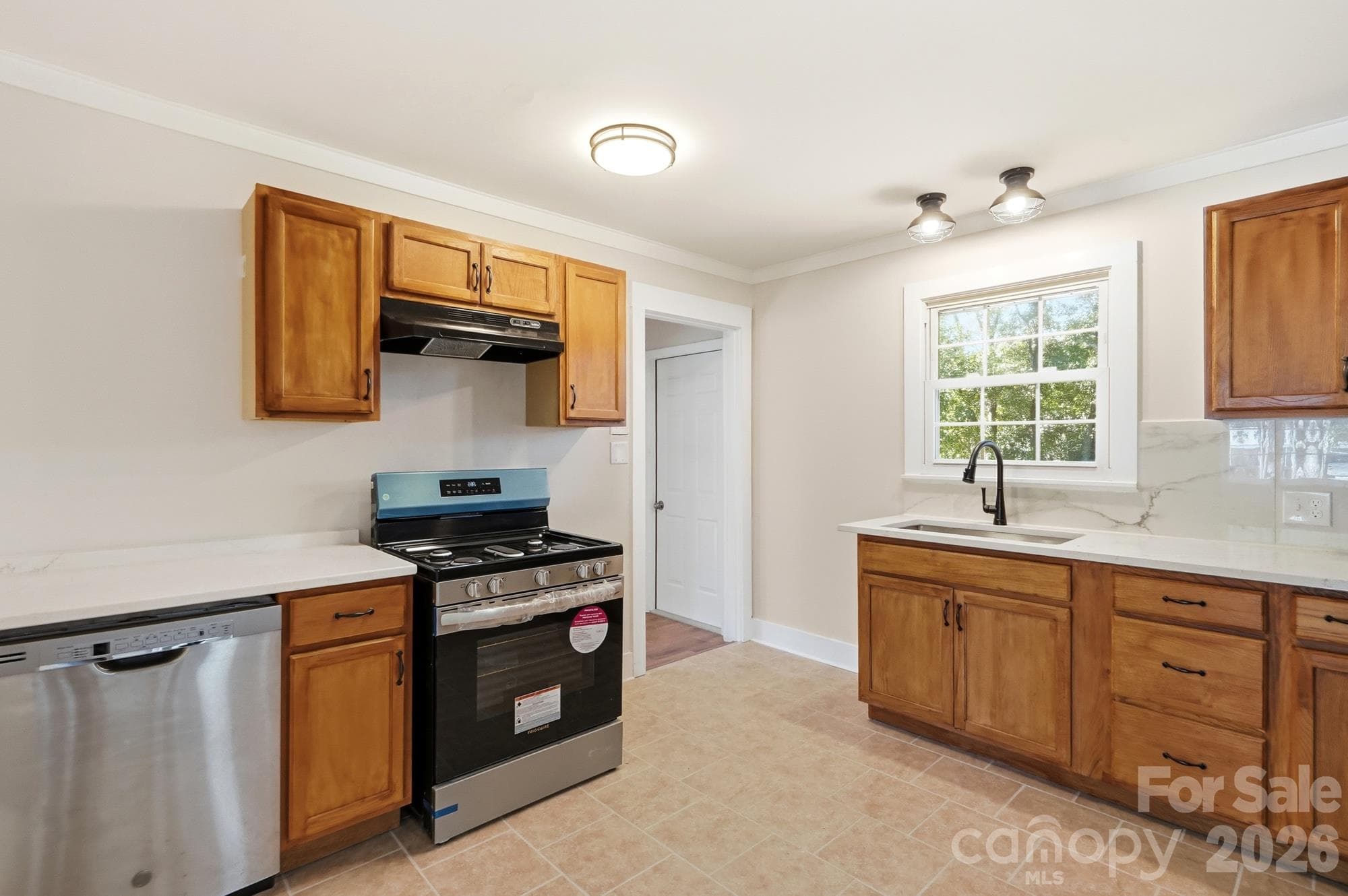 Single Family Residence at 1122 E Park Drive, Gastonia, photo 15 of 46