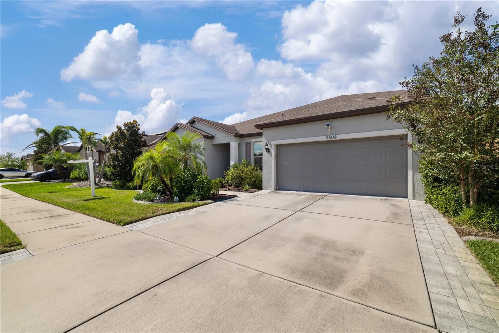 Garage & Driveway - 11608 DUBLIN GRAFTON DR, RIVERVIEW