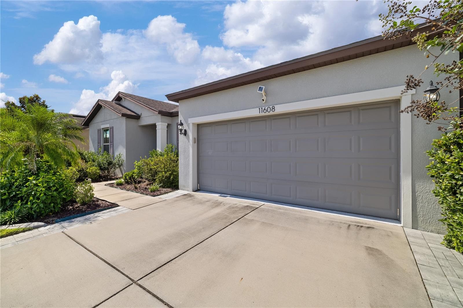 Garage & Driveway - 11608 DUBLIN GRAFTON DR, RIVERVIEW