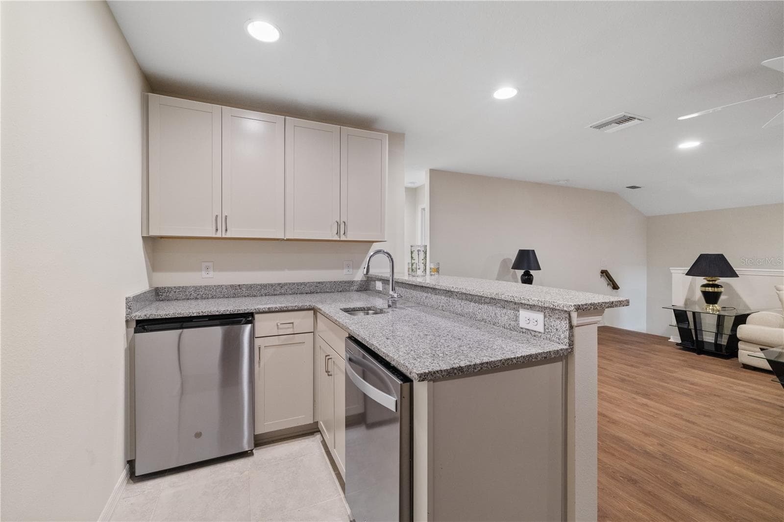Wet Bar - 11608 DUBLIN GRAFTON DR, RIVERVIEW