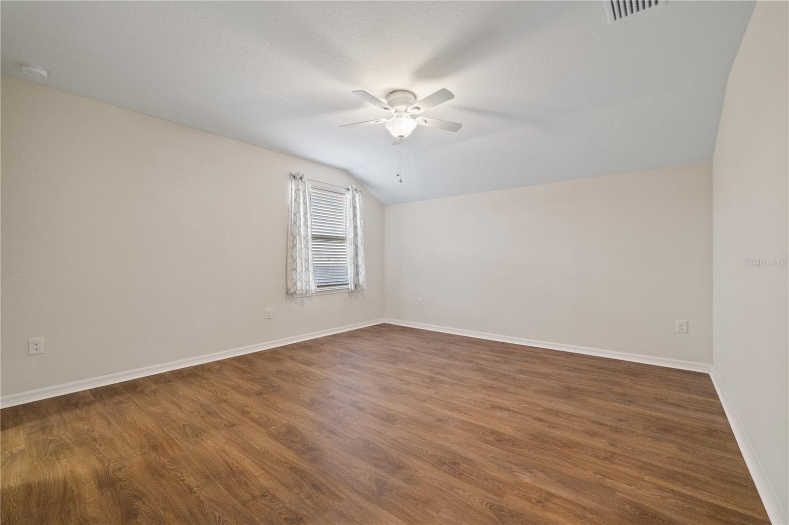 Upstairs Guest Room #4 - 11608 DUBLIN GRAFTON DR, RIVERVIEW