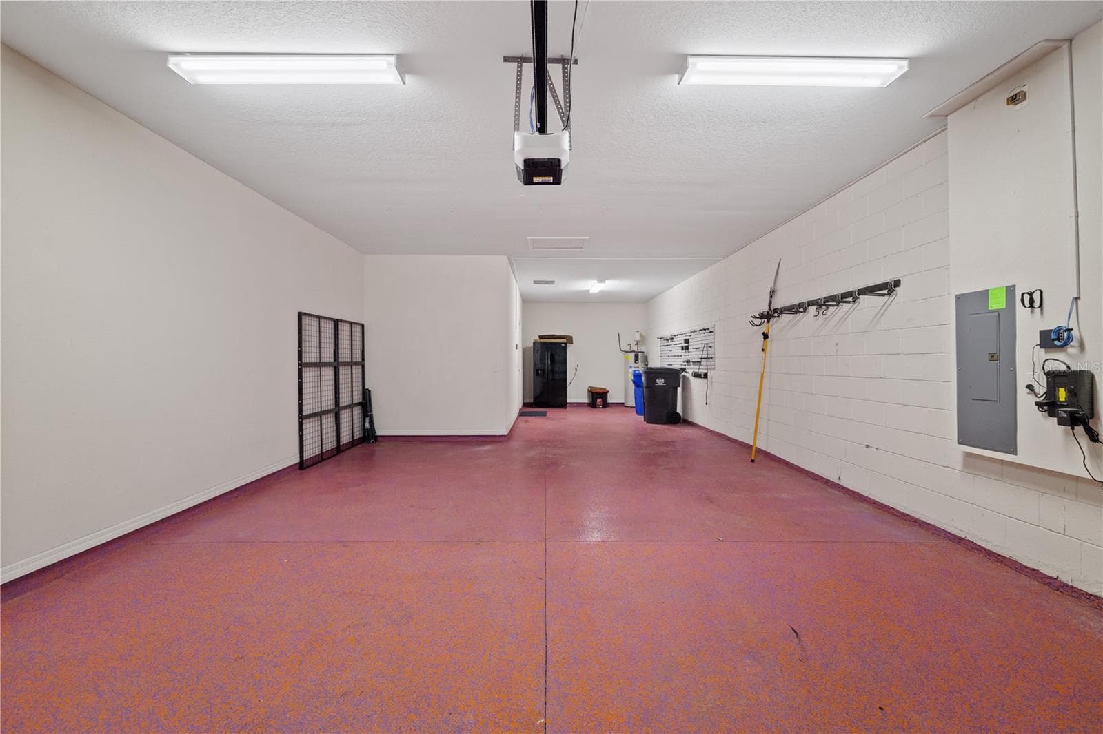Tandem Garage - 11608 DUBLIN GRAFTON DR, RIVERVIEW