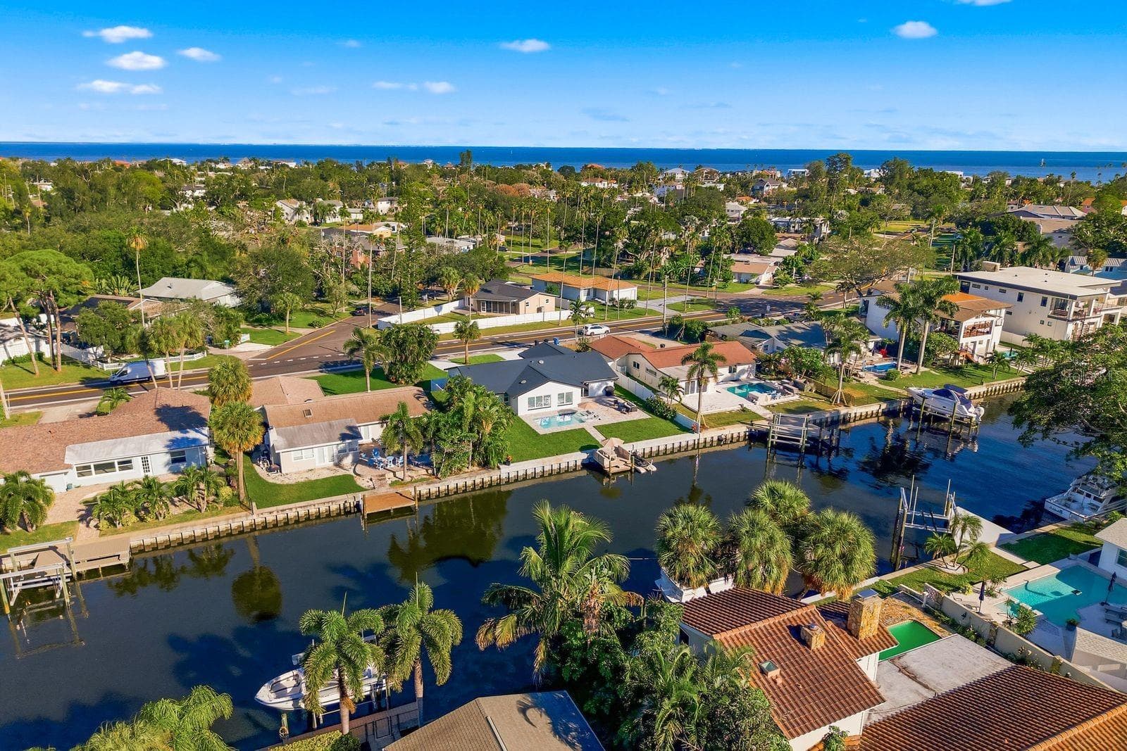 Single Family Residence at 3932 SHORE ACRES BLVD NE, ST PETERSBURG, photo 41 of 44