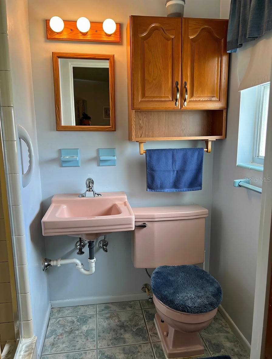 Bath in Bedroom - 1118 COURTLAND ST, ORLANDO