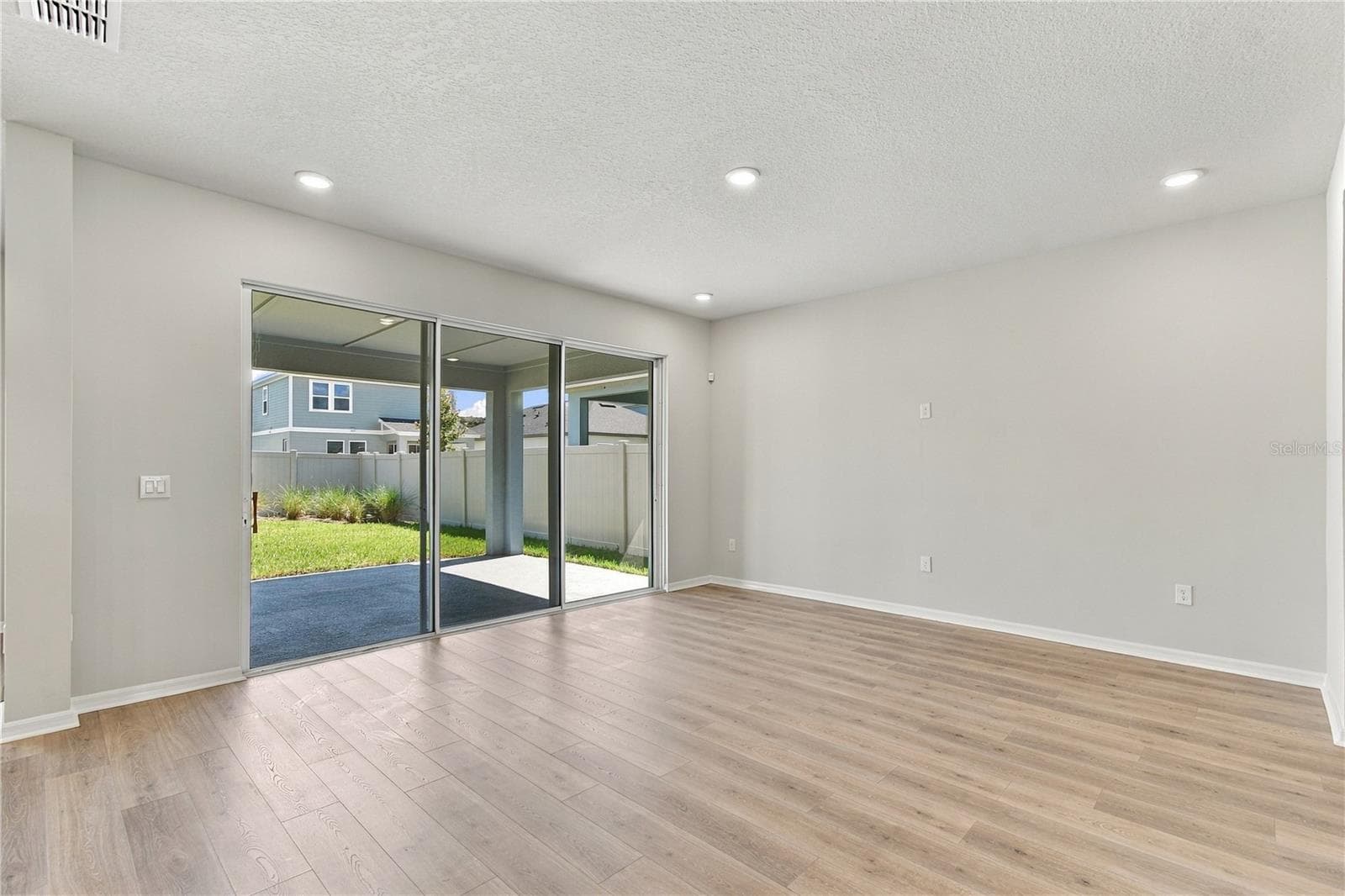 Family Room - 5831 NATIVE OAK ST, MOUNT DORA