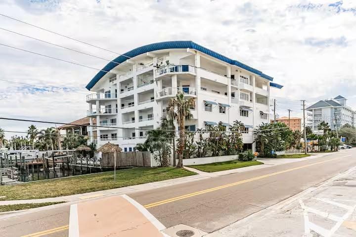 Exterior of the building - 100 BAYSIDE DR #101, CLEARWATER