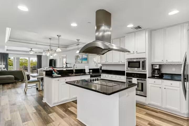 Gorgeous kitchen and very open - 100 BAYSIDE DR #101, CLEARWATER