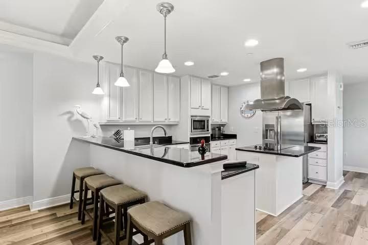 Nice kitchen for entertaining - 100 BAYSIDE DR #101, CLEARWATER