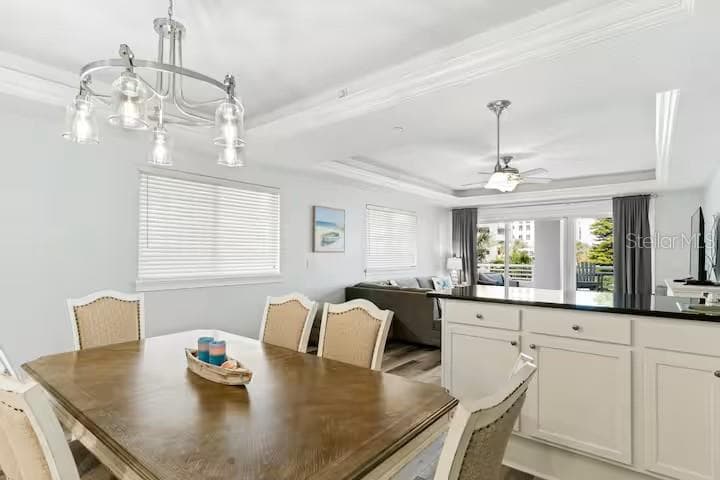 Dining and wet bar area - 100 BAYSIDE DR #101, CLEARWATER
