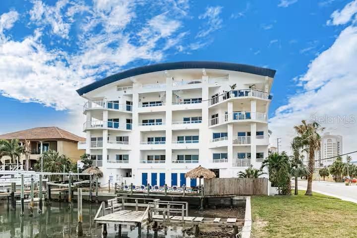 View of the back of the building - 100 BAYSIDE DR #101, CLEARWATER