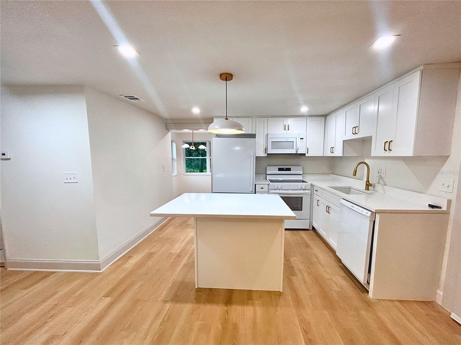 Single Family Residence at 6215 58TH AVE N, ST PETERSBURG, photo 4 of 17