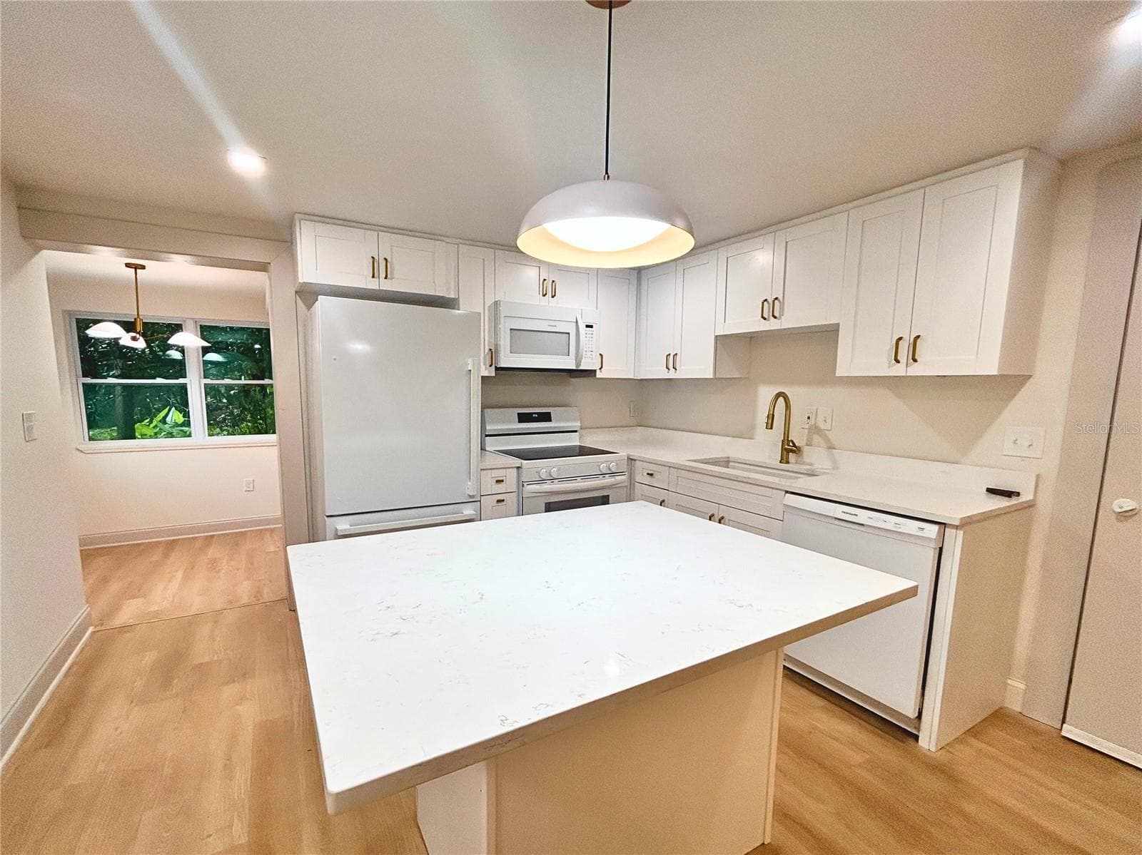 Single Family Residence at 6215 58TH AVE N, ST PETERSBURG, photo 5 of 17