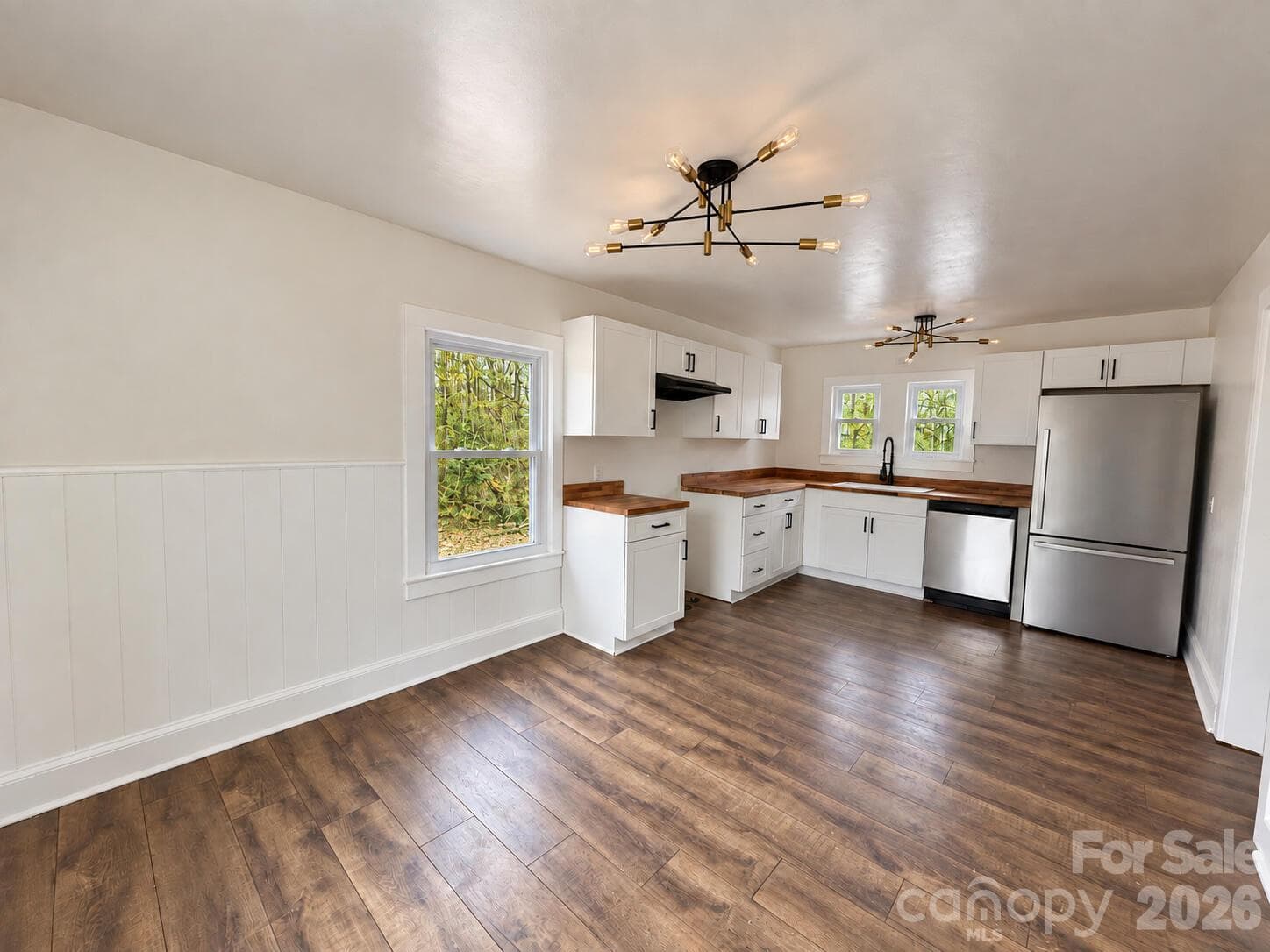 Single Family Residence at 905 Gantt Street, Kings Mountain, photo 2 of 13