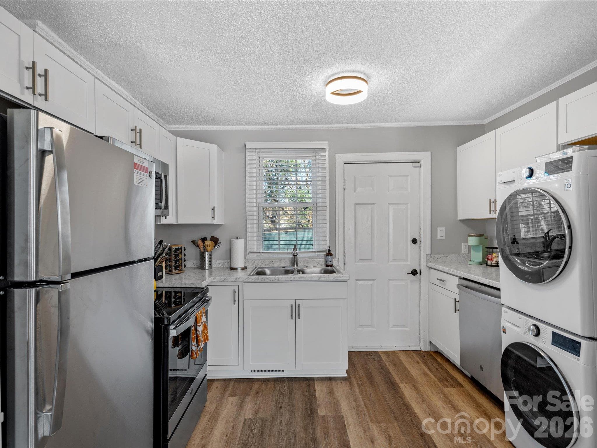 Single Family Residence at 1136 Mona Drive, Charlotte, photo 9 of 26