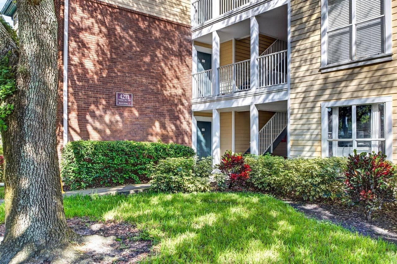 4211 CHATHAM OAK CT #111