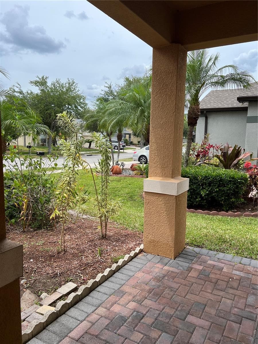 Single Family Residence at 8810 CAMERON CREST DR, TAMPA, photo 4 of 31