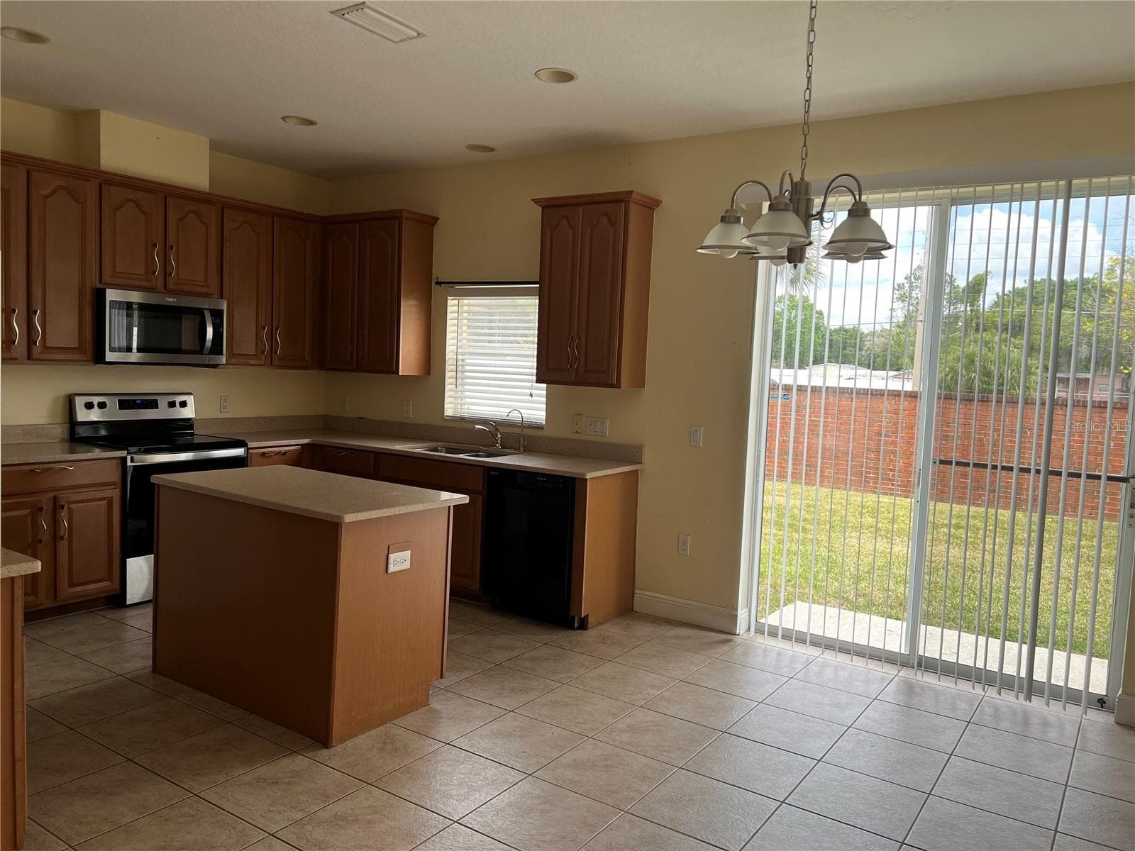 Single Family Residence at 8810 CAMERON CREST DR, TAMPA, photo 11 of 31