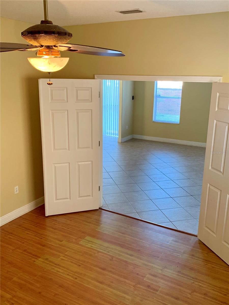 Single Family Residence at 8810 CAMERON CREST DR, TAMPA, photo 17 of 31