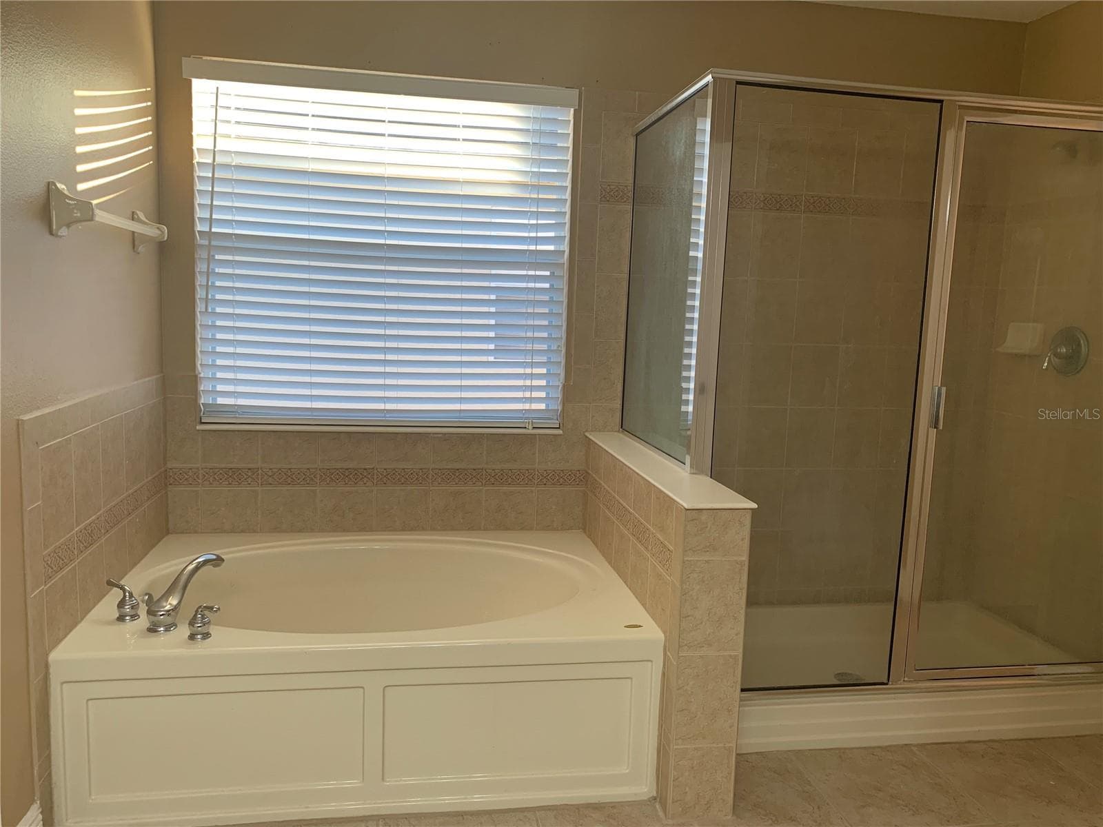 Single Family Residence at 8810 CAMERON CREST DR, TAMPA, photo 22 of 31