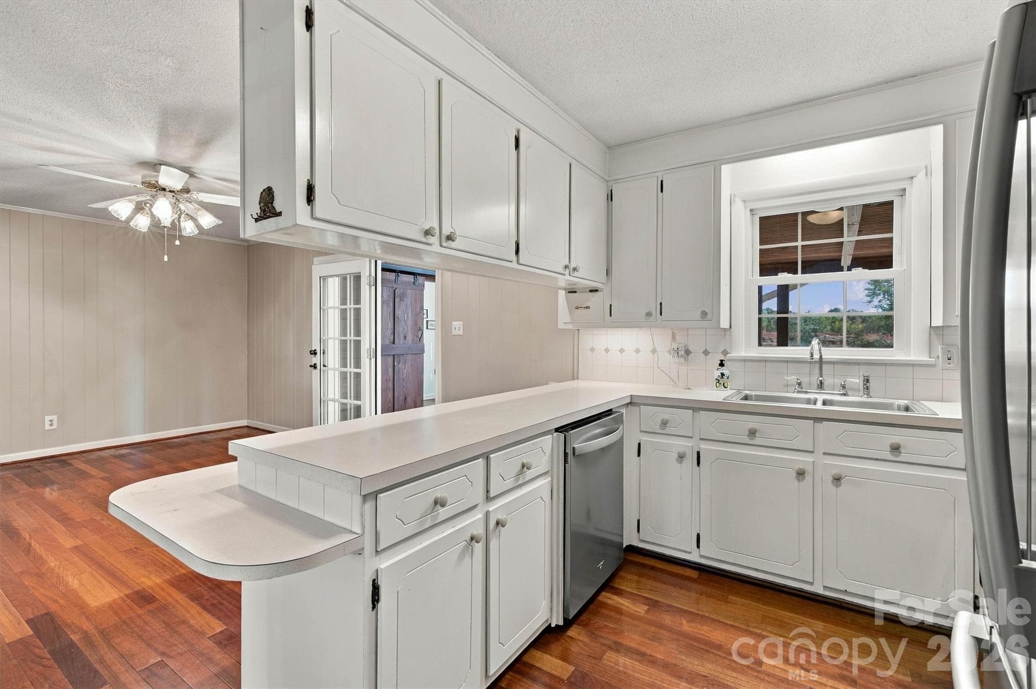 Single Family Residence at 139 Greenlea Circle, Taylorsville, photo 12 of 48