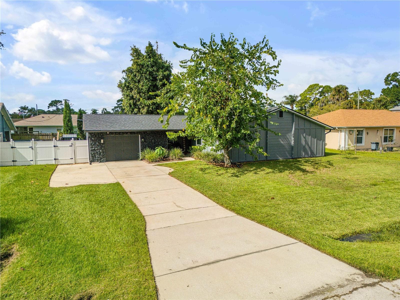 3022 ORANGE TREE DR