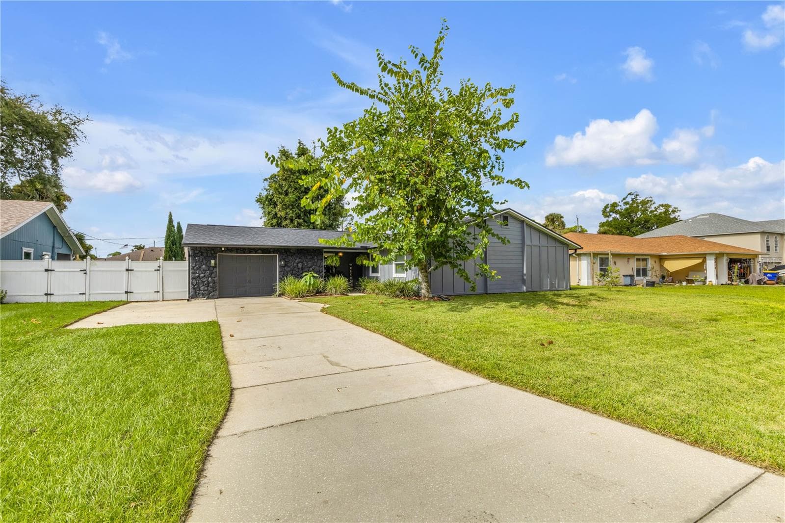 Single Family Residence at 3022 ORANGE TREE DR, EDGEWATER, photo 7 of 60