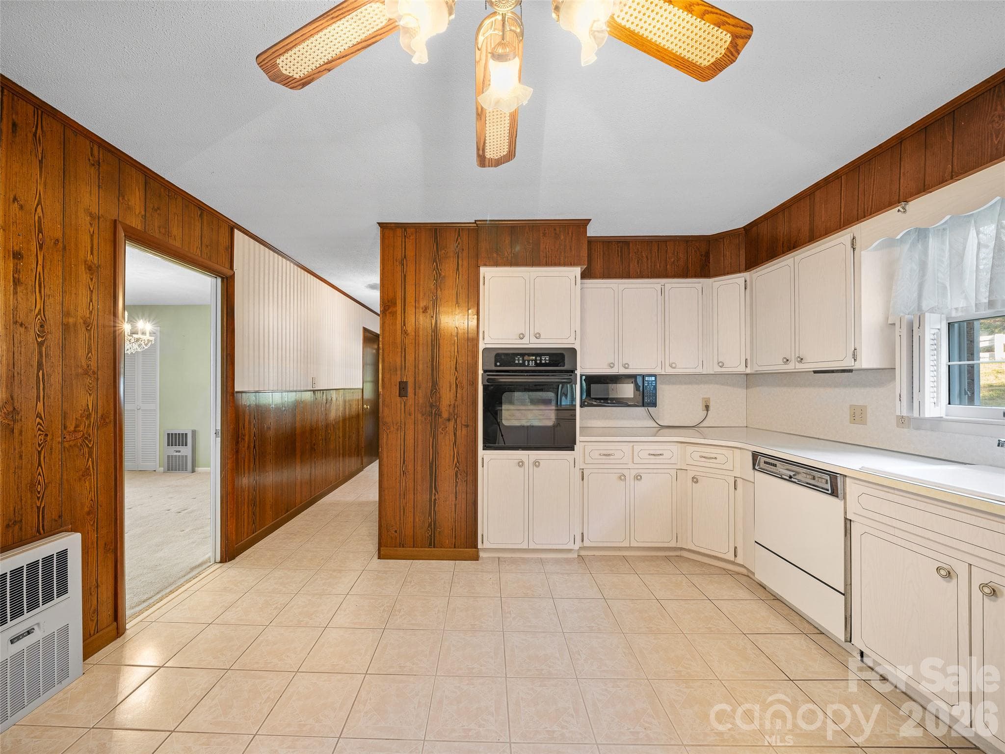Kitchen - 198 Roland Hill Road, Burnsville