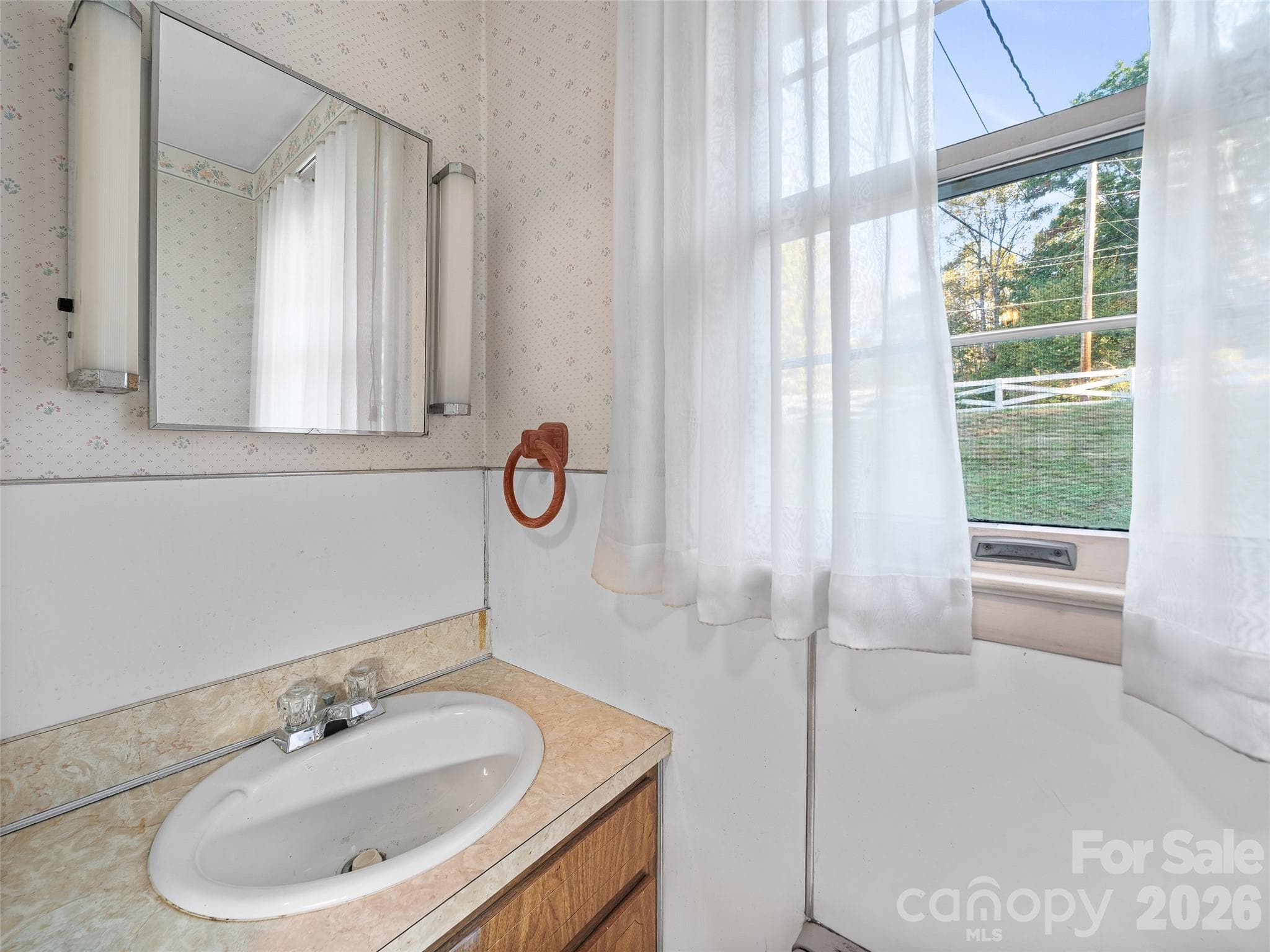 Half Bathroom - 198 Roland Hill Road, Burnsville