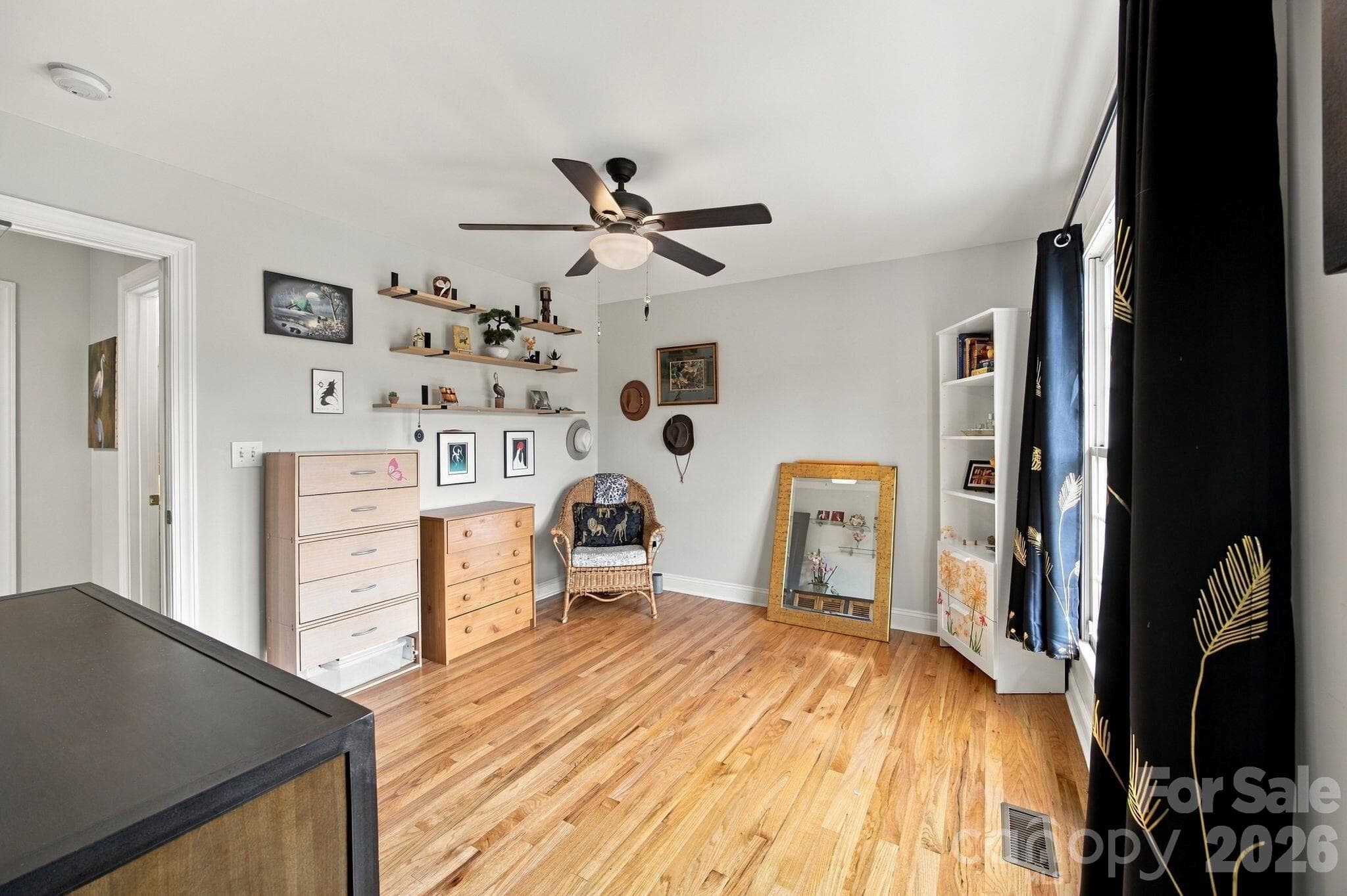 Single Family Residence at 1463 Brookstone Drive, Hickory, photo 21 of 48