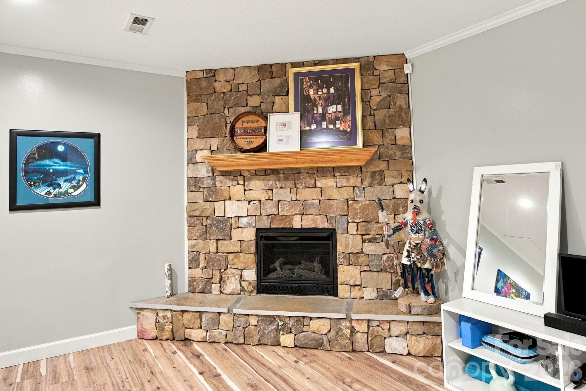 Single Family Residence at 1463 Brookstone Drive, Hickory, photo 27 of 48