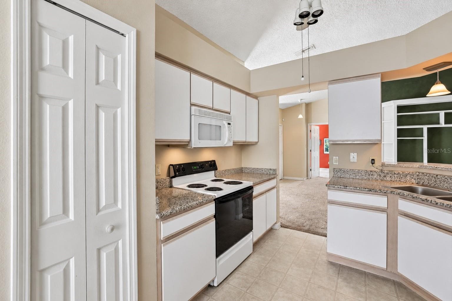 Single Family Residence at 4443 RIVER RIDGE DR, LEESBURG, photo 7 of 22