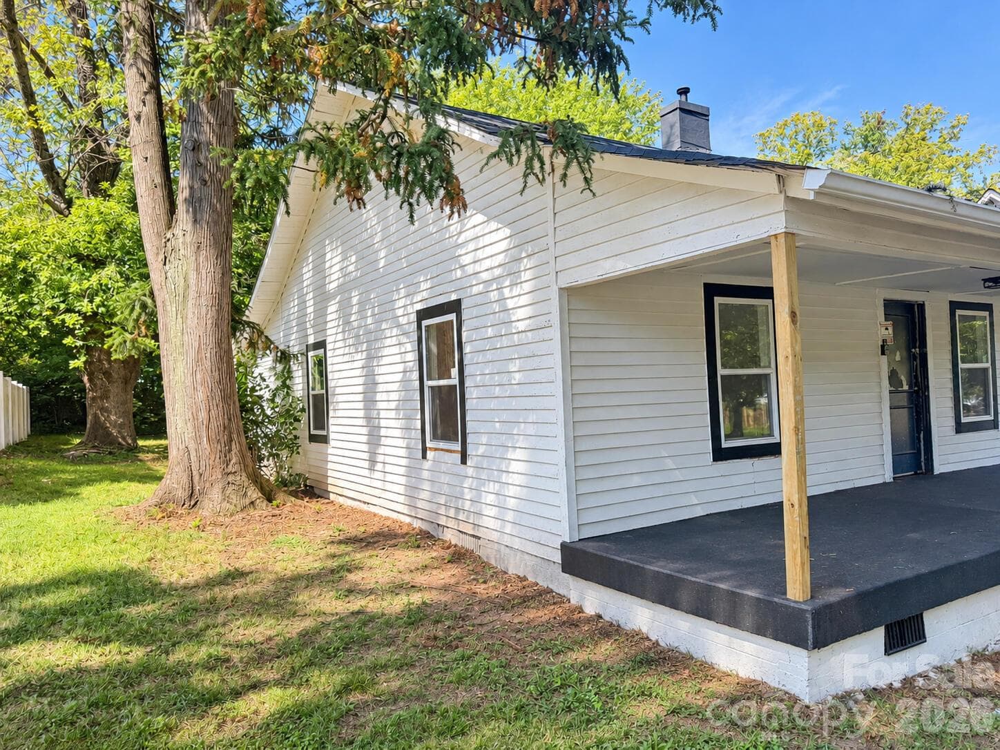 Single Family Residence at 930 4th Street, Statesville, photo 2 of 9