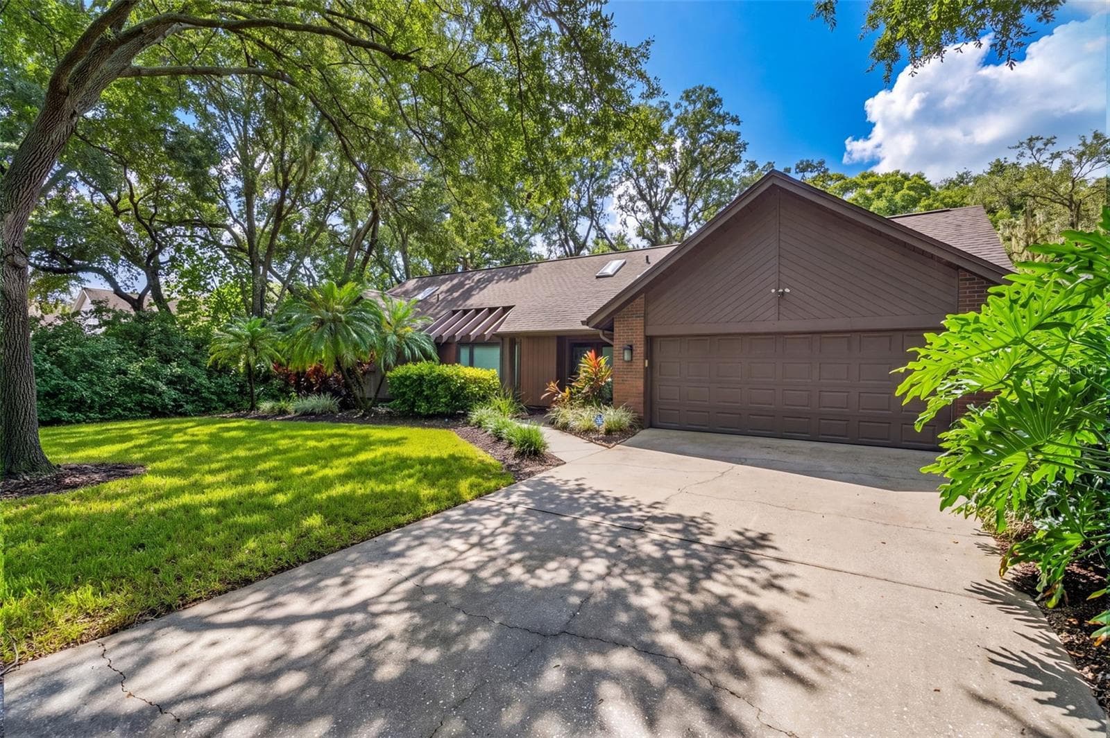 Front Exterior - 3300 MEADOW VIEW LN, PALM HARBOR