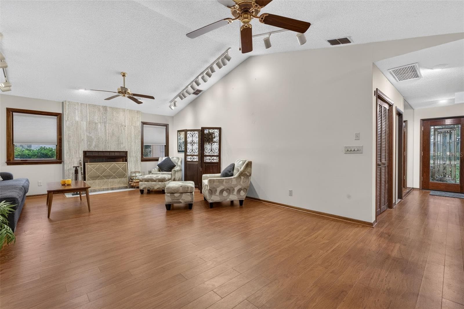 Living Room - 3300 MEADOW VIEW LN, PALM HARBOR