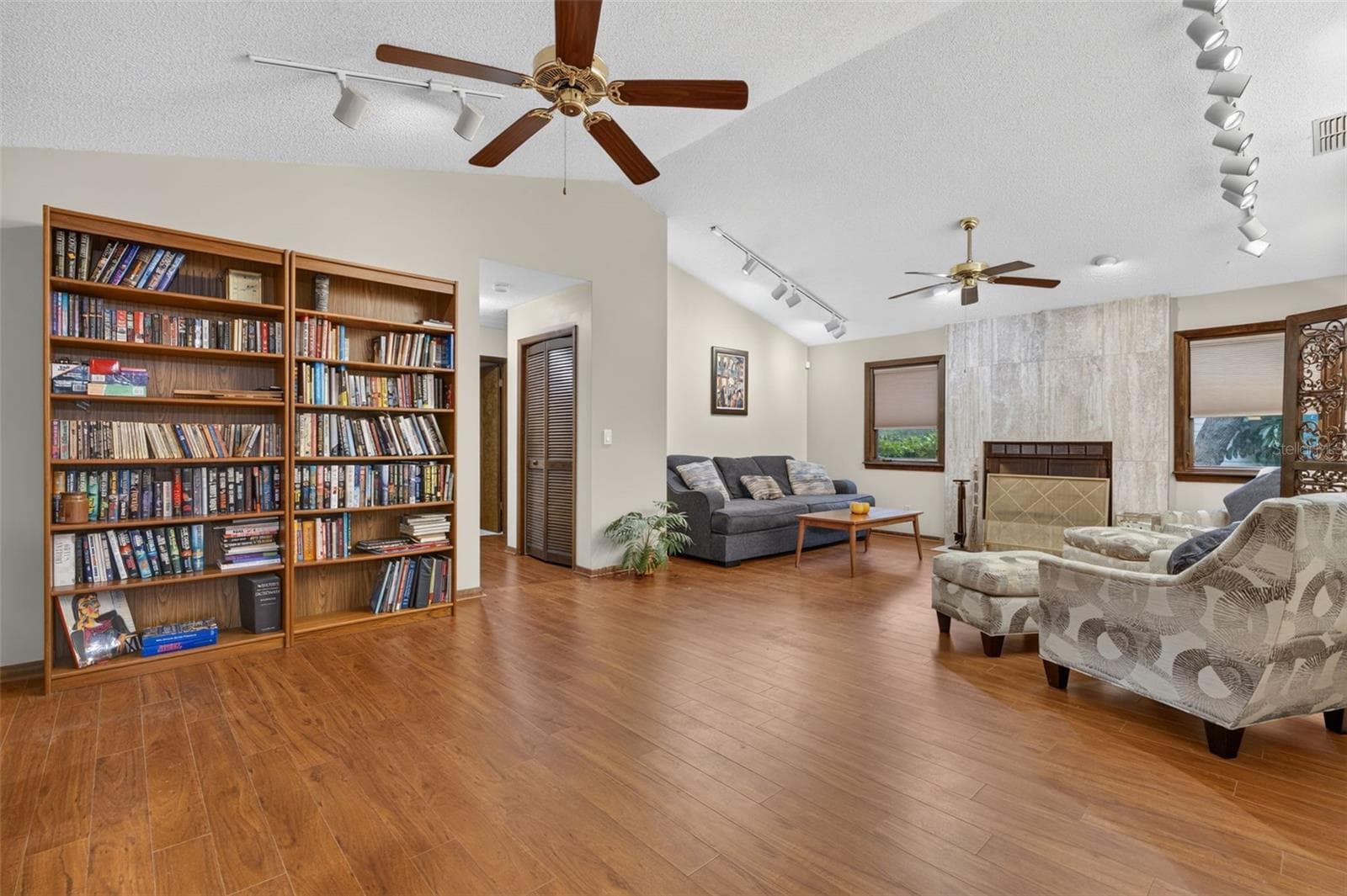 Living Room and Hallway - 3300 MEADOW VIEW LN, PALM HARBOR