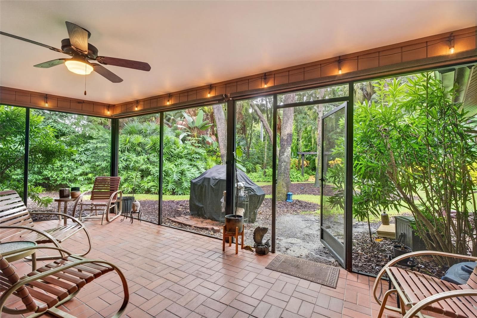 Large screened real brick patio - 3300 MEADOW VIEW LN, PALM HARBOR