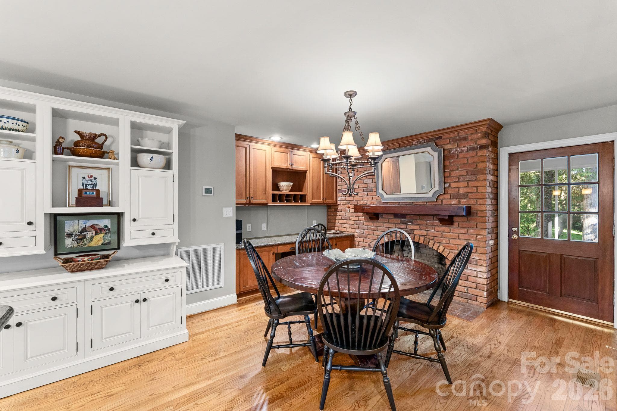 Spacious breakfast room area - 2006 Grey Road, Davidson