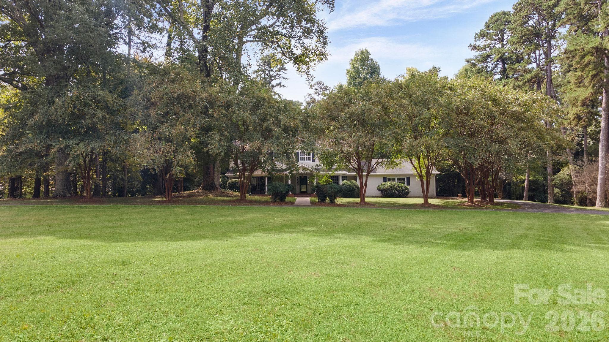 Expansive, grassy front lawn - 2006 Grey Road, Davidson